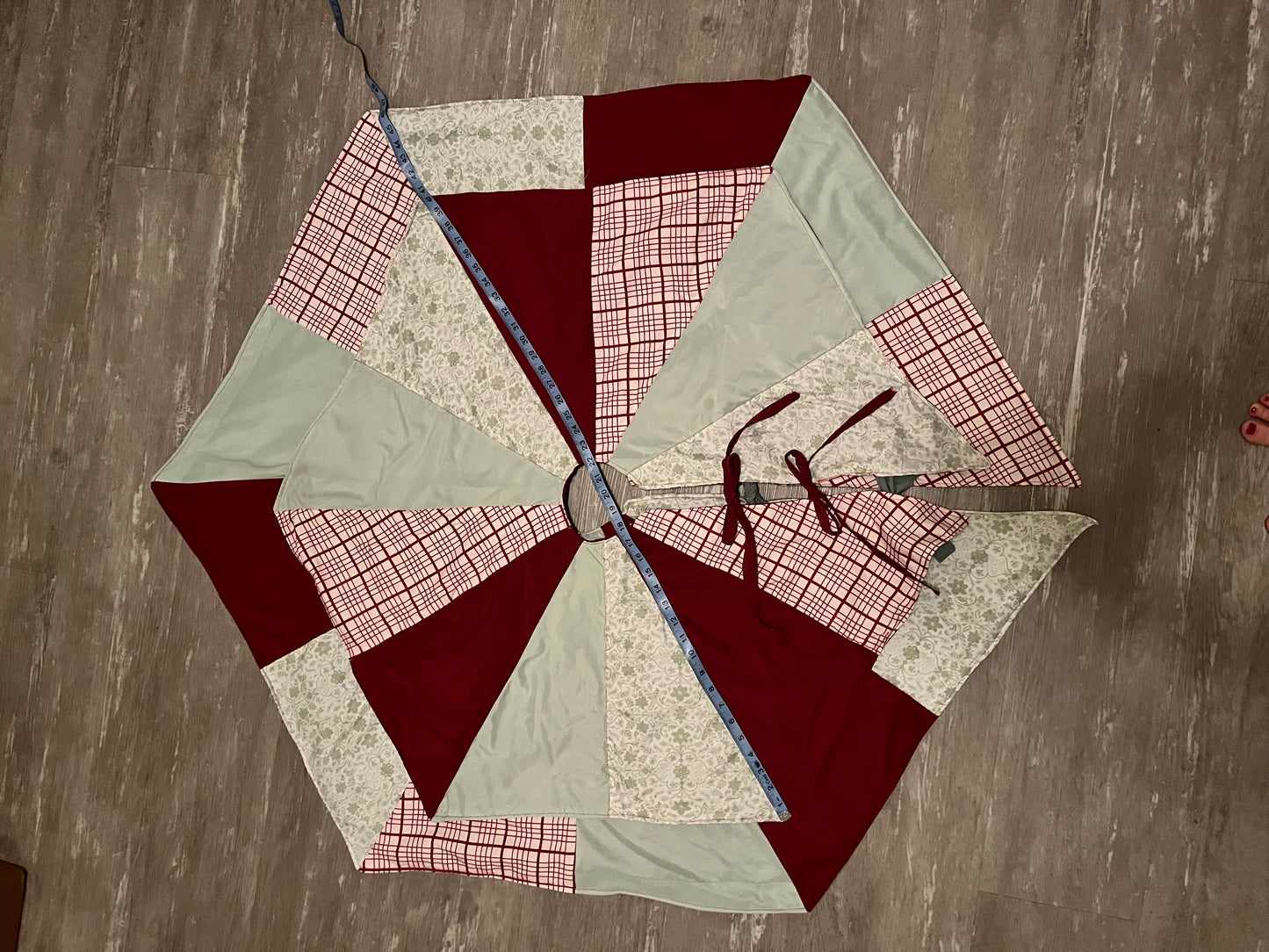 Evergreen Tree Skirt- Large