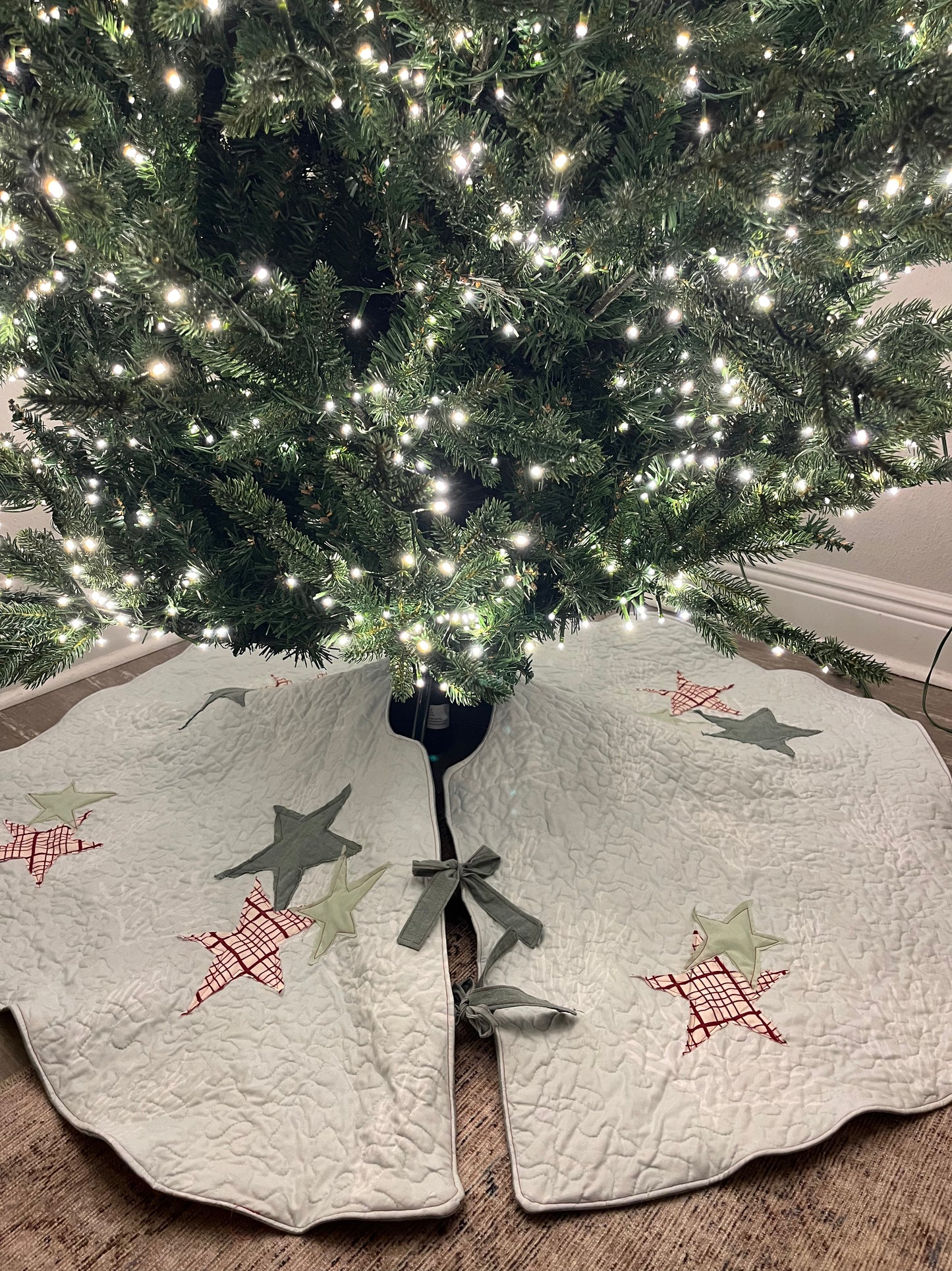 Cozy Star Tree Skirt- Large