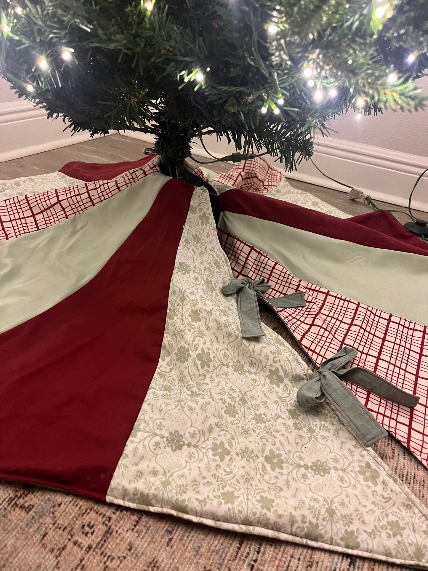 Evergreen Tree Skirt- Large