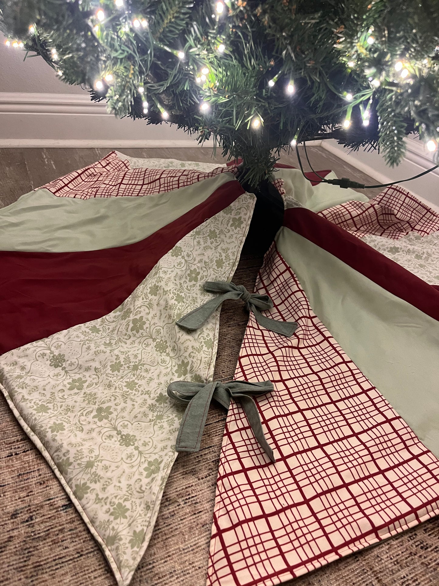 Evergreen Tree Skirt- Large