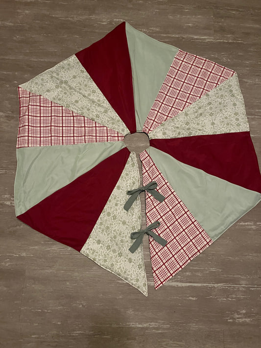 Evergreen Tree Skirt- Large