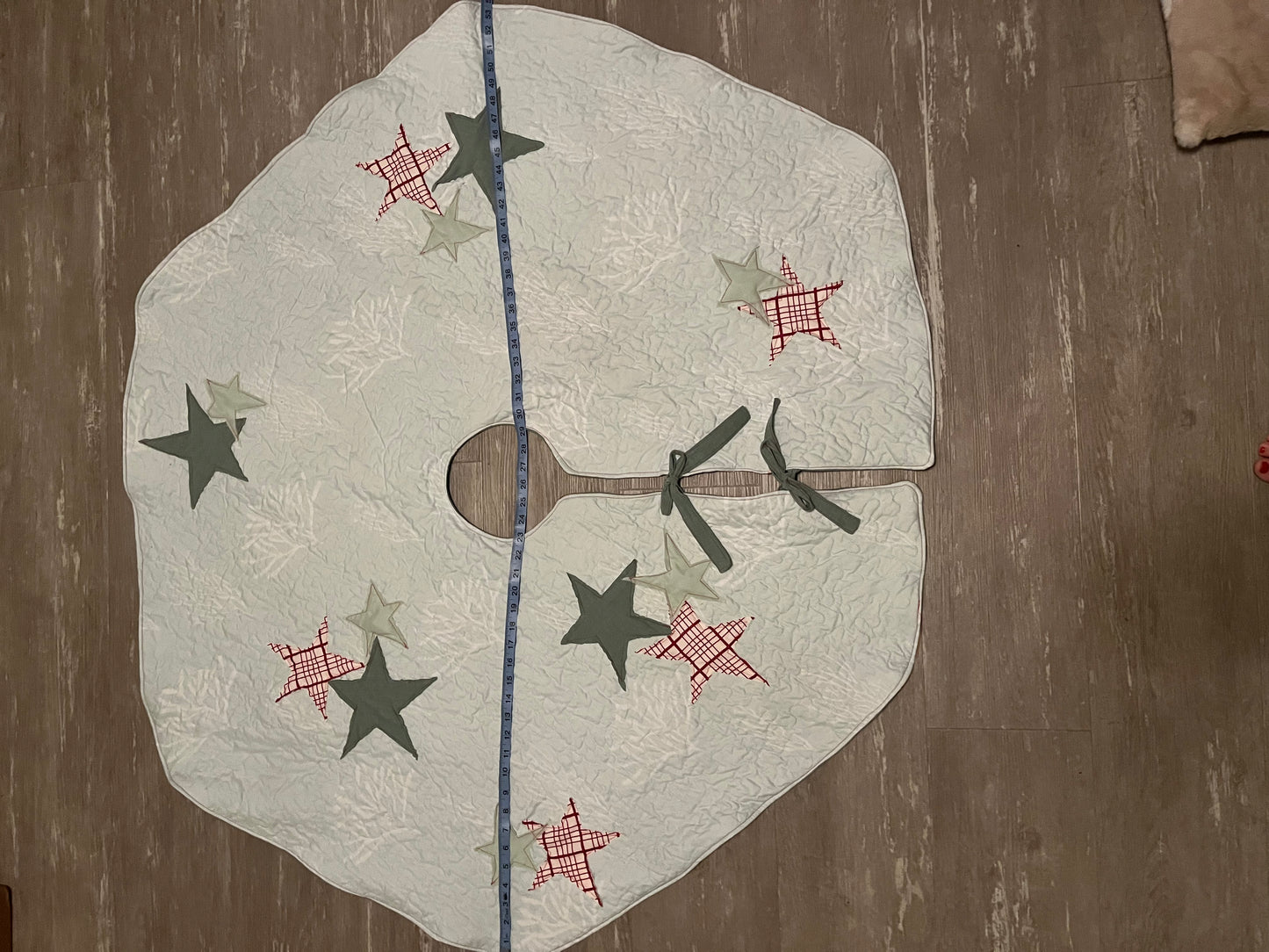 Cozy Star Tree Skirt- Large
